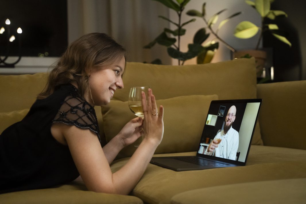 Entre a saudade e a conexão